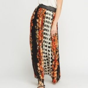 Maxi pleated skirt